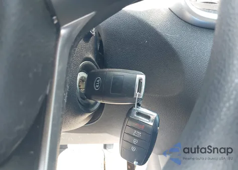 2016 Kia Sorento 2.4L Lx z USA, uszkodzony, nr VIN 5XYPGDA37GG087216